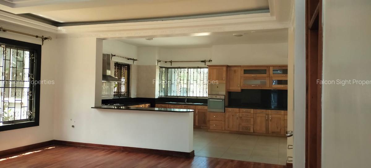 5 Bed Townhouse with Garden at Easy Access To Peponi Road - 12