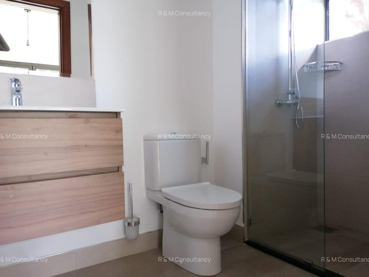 4 Bed Villa with En Suite at Two Rivers Mall - 4