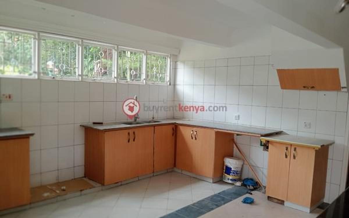 5 Bed Villa with En Suite at Ndege Road - 4