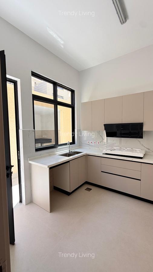 6 Bed Townhouse with En Suite in Lavington - 8