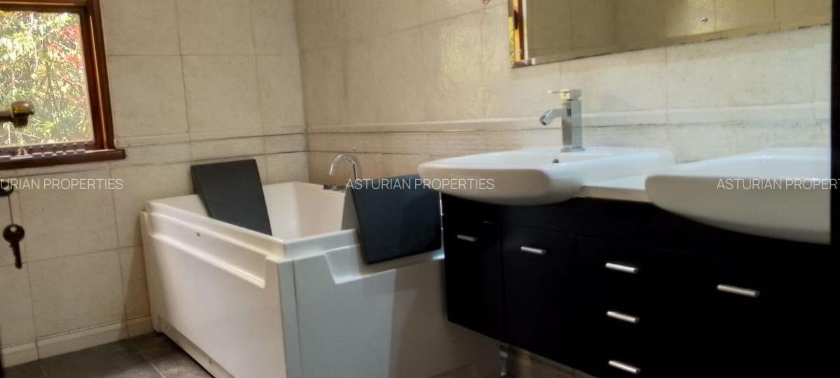 5 Bed Townhouse with En Suite in Karen - 16