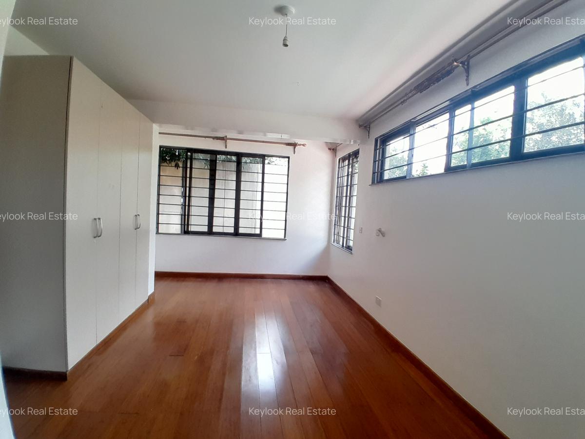 5 Bed Townhouse with En Suite at Lavington - 16