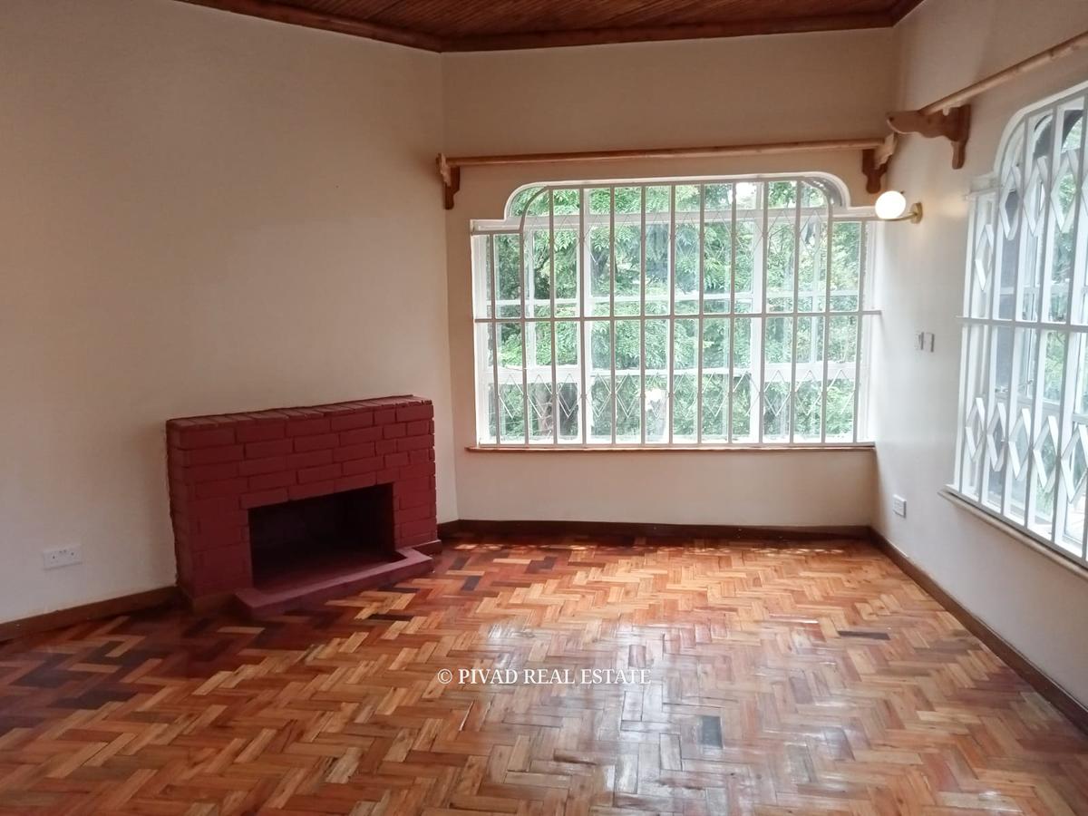 4 Bed House with Swimming Pool in Spring Valley - 3