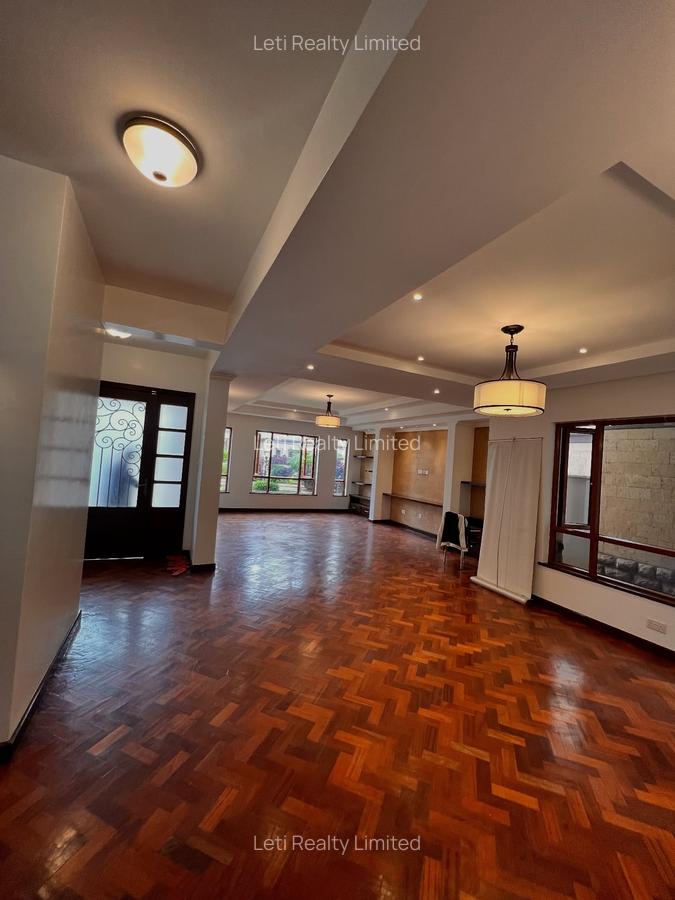 5 Bed Townhouse with En Suite in Lavington - 2