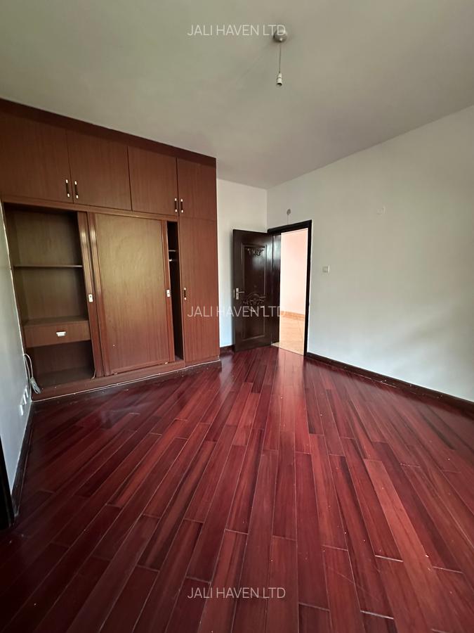 5 Bed Villa with En Suite in Lavington - 19