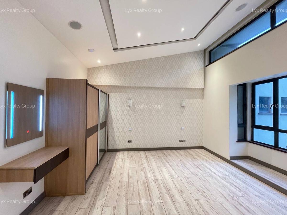 5 Bed Villa with En Suite in Spring Valley - 8