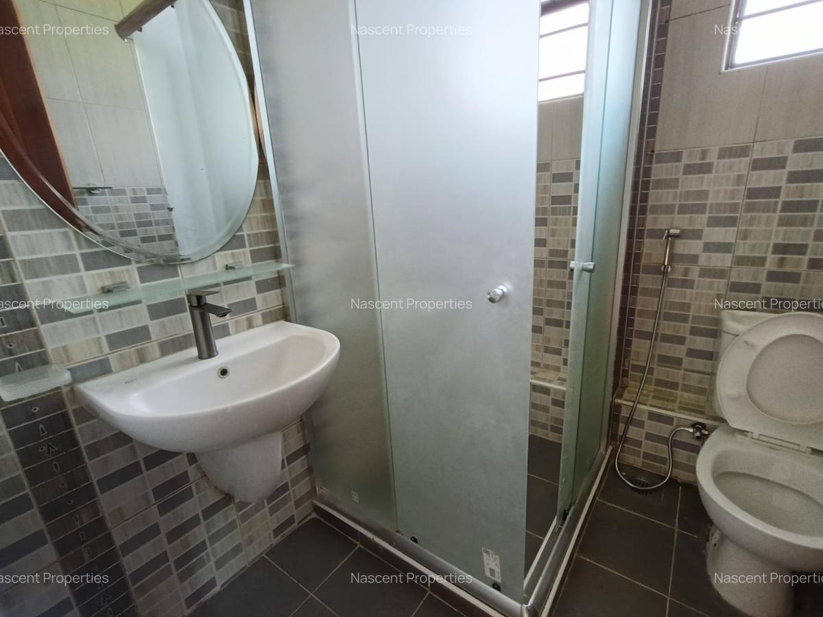 5 Bed Townhouse with En Suite in Lavington - 4