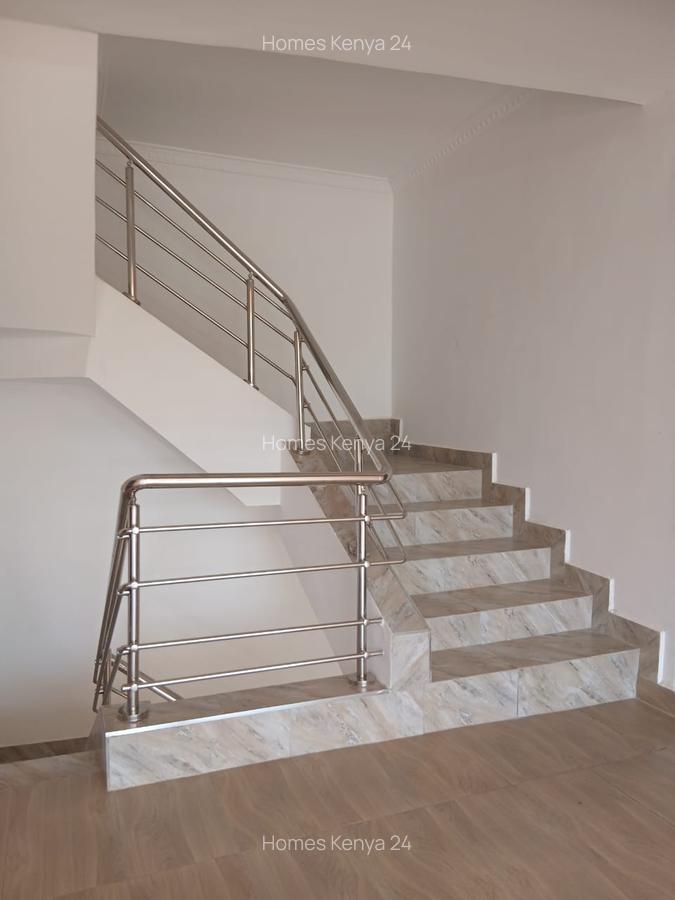 3 Bed Apartment in Ridgeways - 15