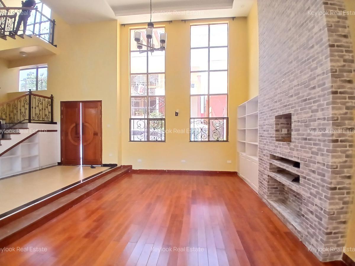 5 Bed Townhouse with En Suite at Lavington - 4