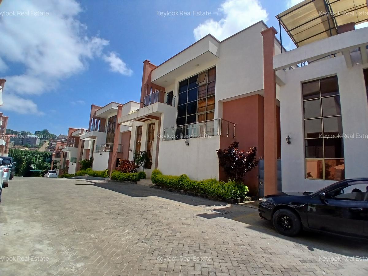 5 Bed Townhouse with En Suite at Lavington - 1
