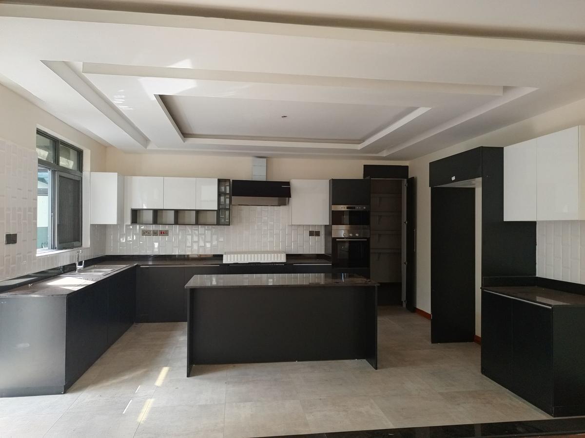 5 Bed Villa with En Suite in Lavington - 7