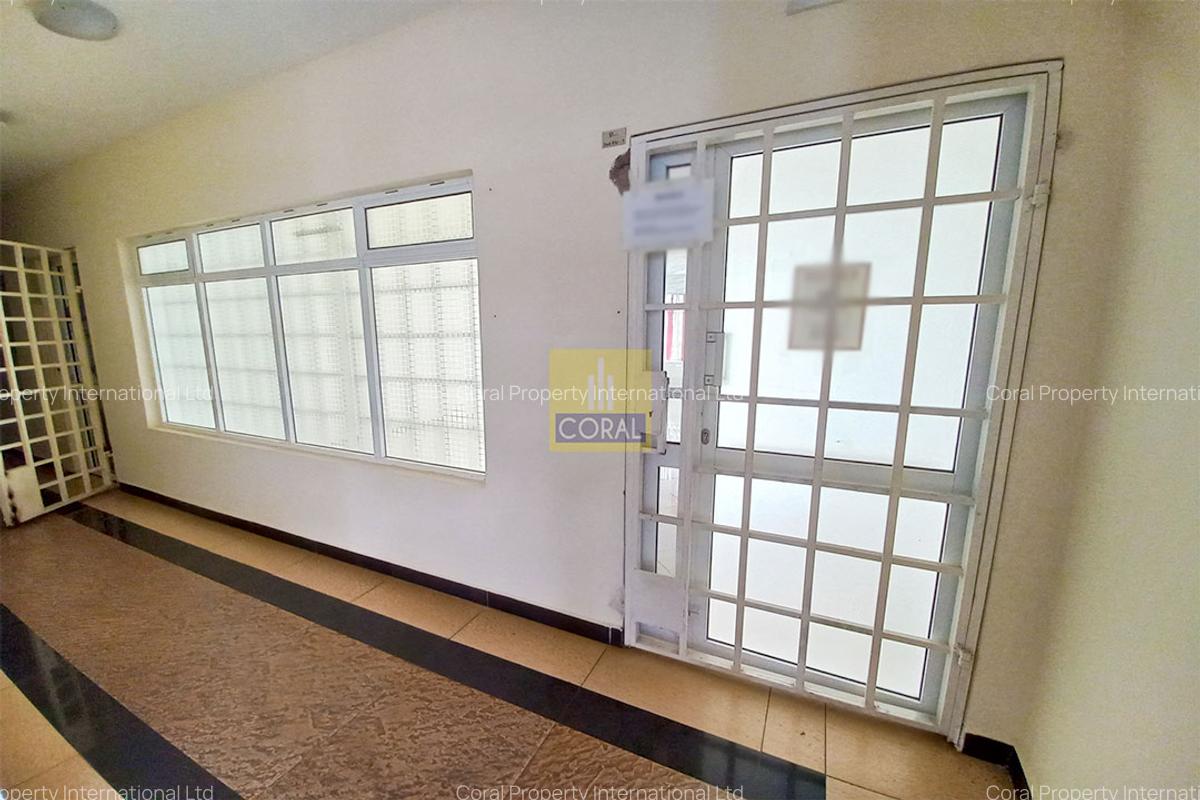2,000 ft² Shop with Backup Generator in Westlands Area - 12