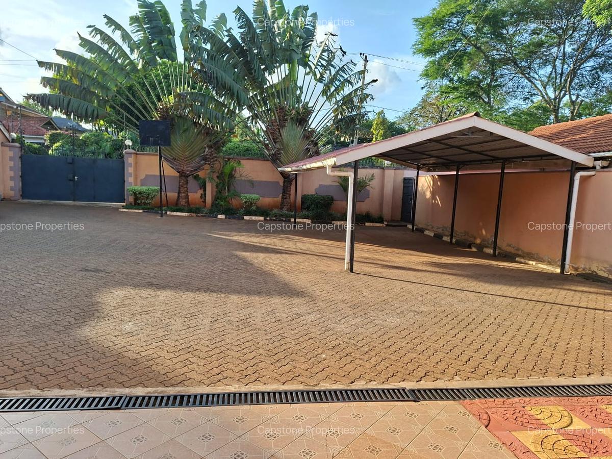 5 Bed House with En Suite in Runda - 3