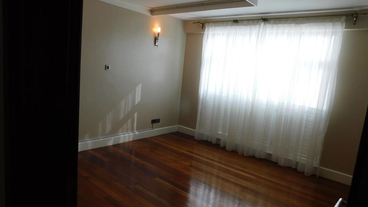 3 Bed Apartment with En Suite at Riverside Drive - 12