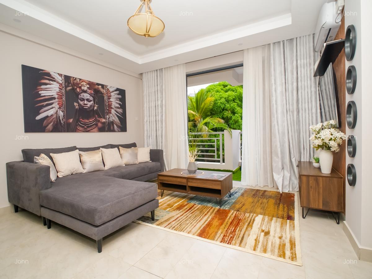 Serviced 2 Bed Apartment with En Suite at 1St Ave - 1