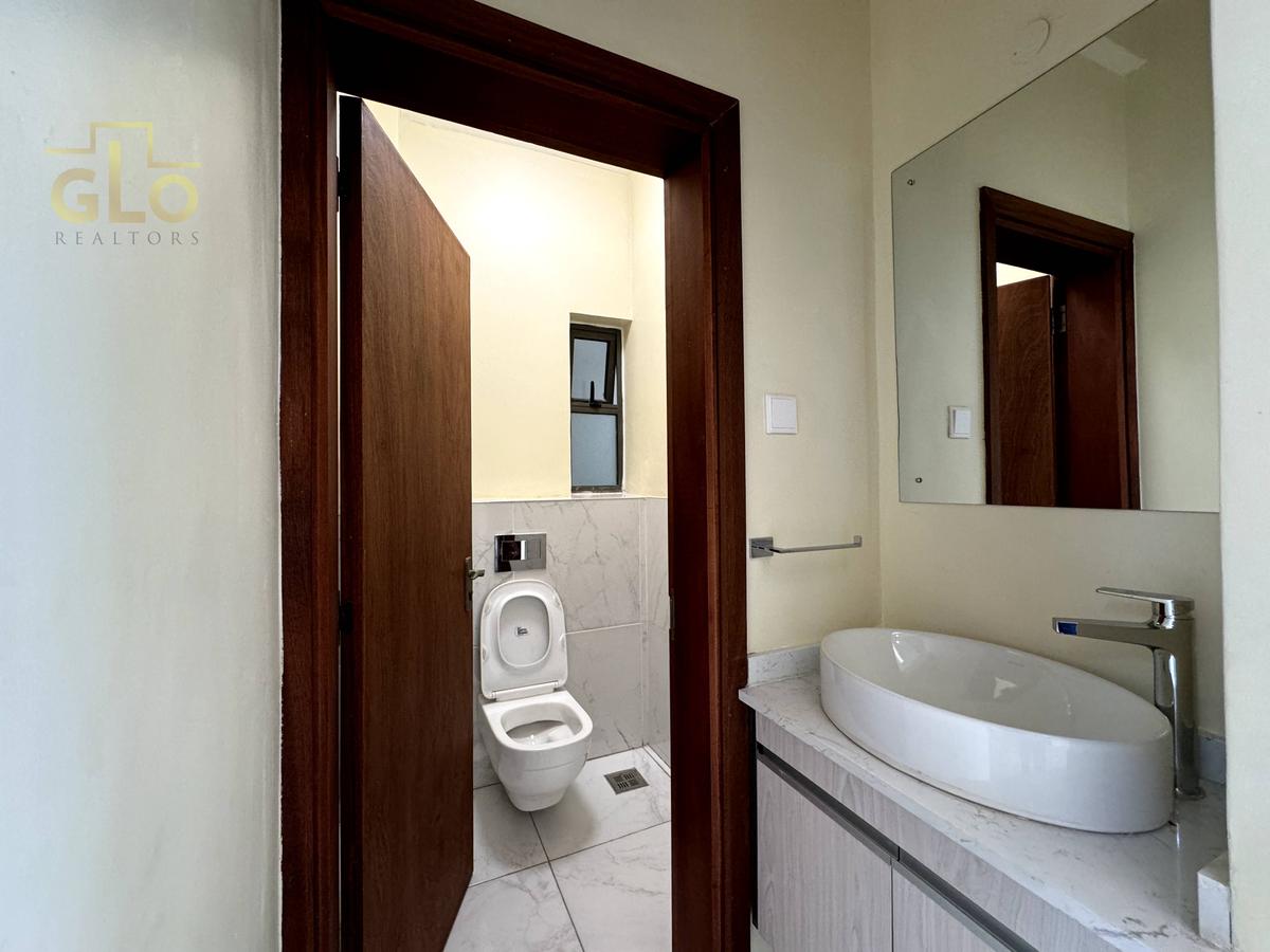 3 Bed Townhouse with En Suite in General Mathenge - 16