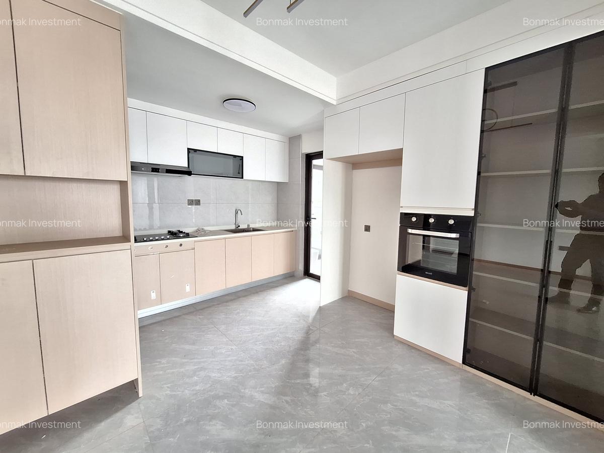 3 Bed Apartment with En Suite at Riverside Drive - 2