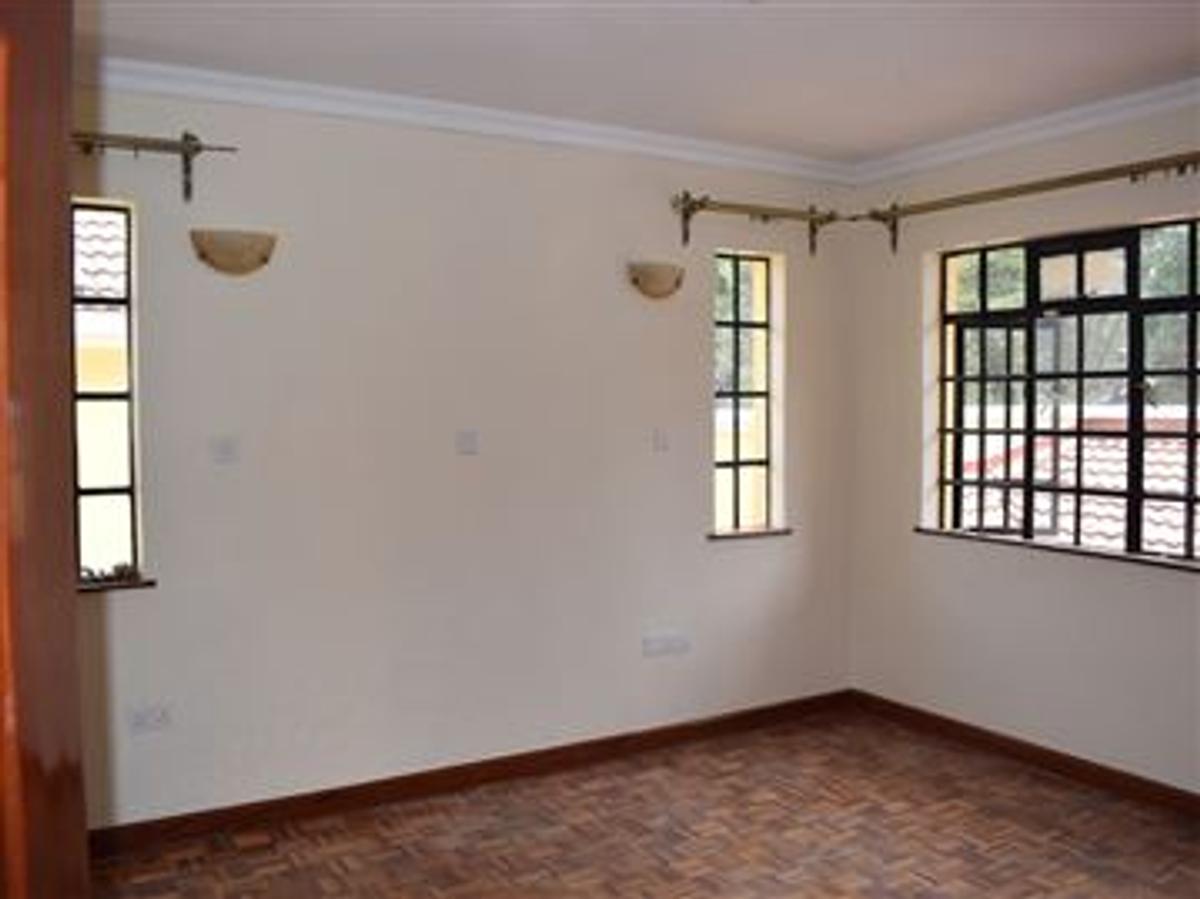 4 Bed Townhouse with En Suite in Lavington - 10