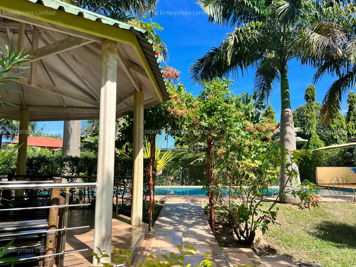 Serviced 2 Bed Apartment with En Suite at Malindi Road - 16