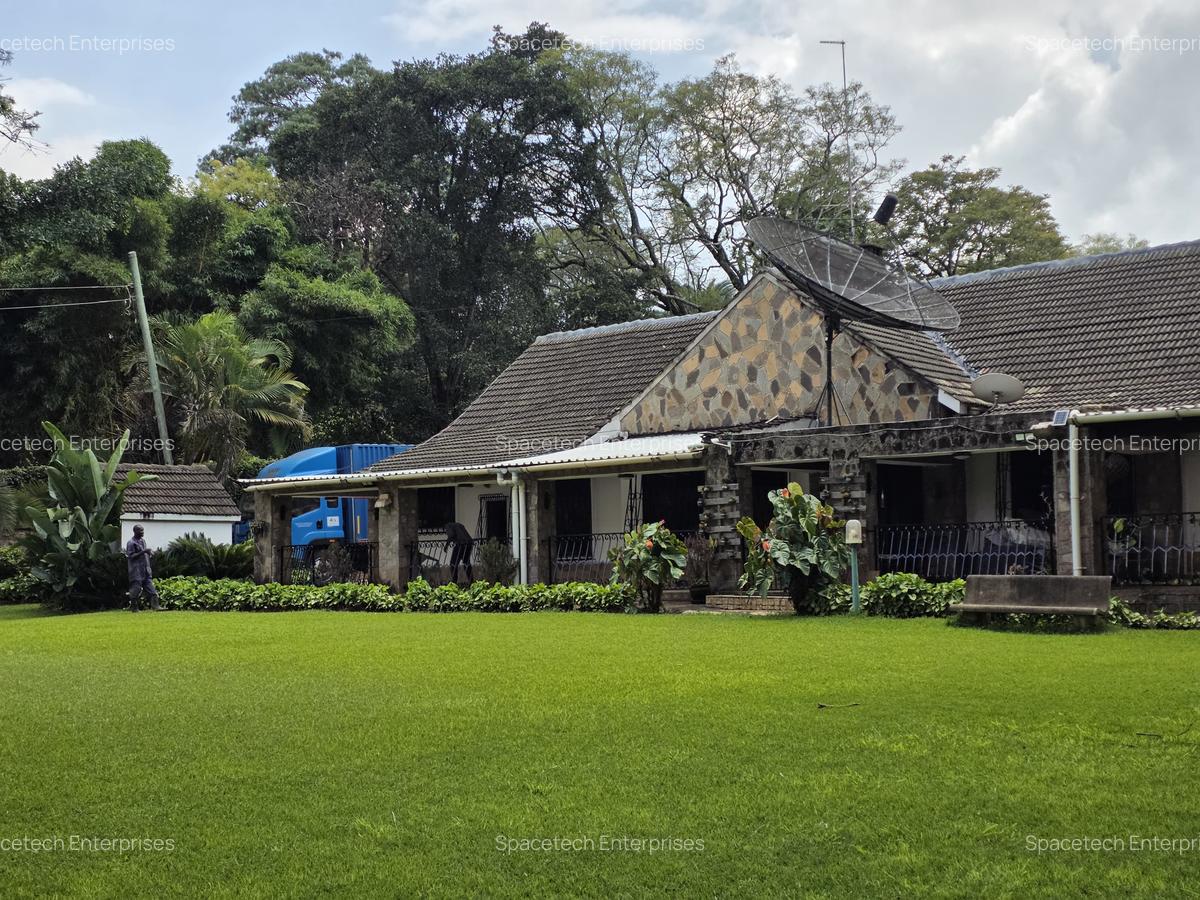 4 Bed House with En Suite in Spring Valley - 1
