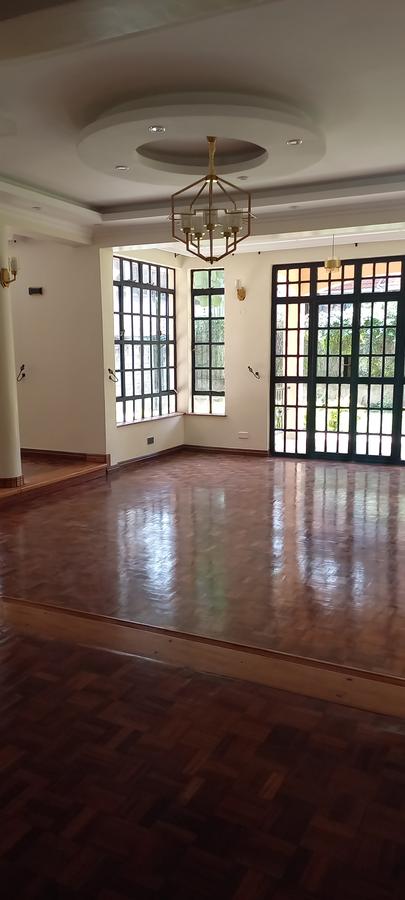 5 Bed Townhouse with En Suite in Lavington - 2