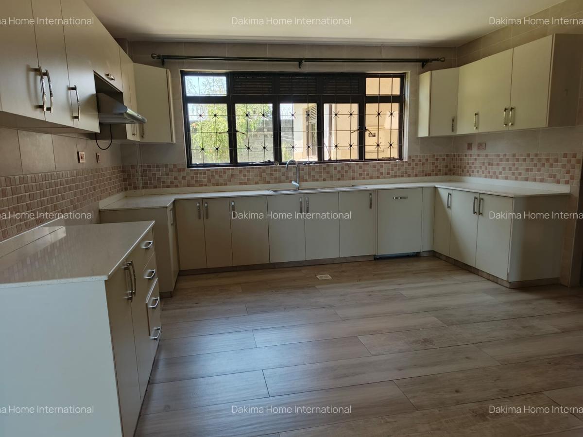 5 Bed Townhouse with En Suite in Runda - 2