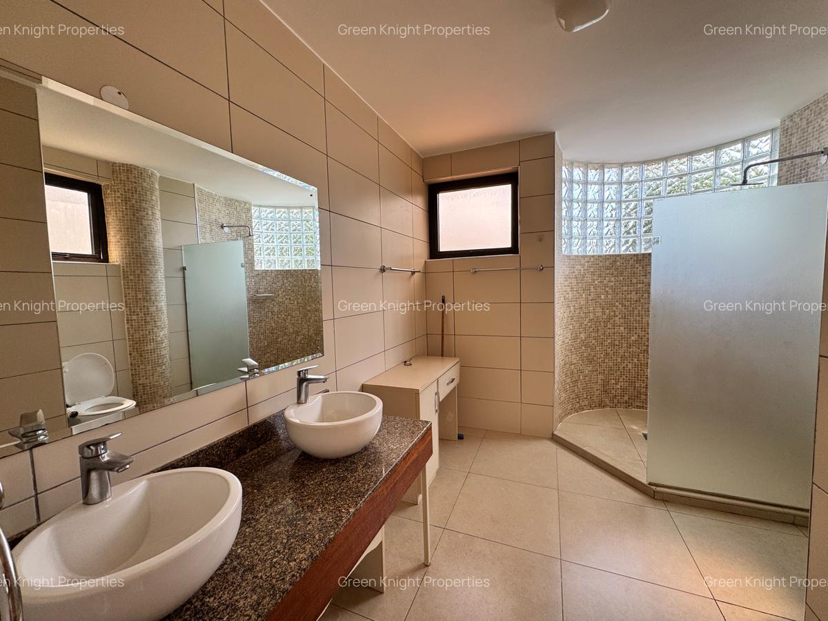 Serviced 3 Bed Apartment with En Suite in Riverside - 2