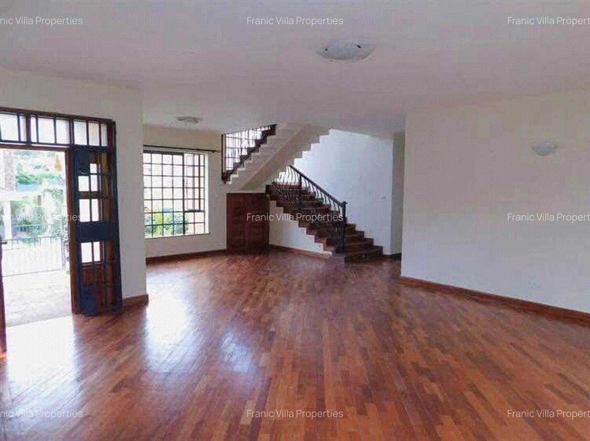 4 Bed Villa with En Suite at Summer Field - 5