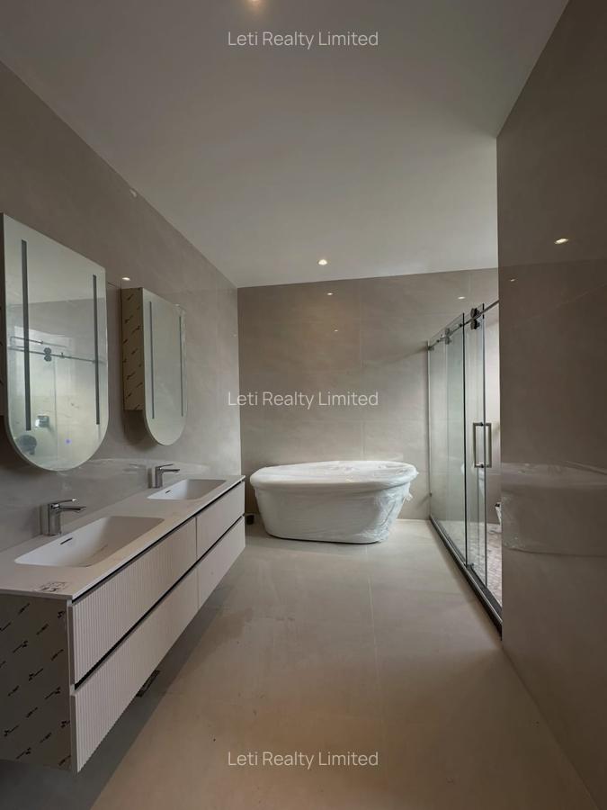 5 Bed Townhouse with En Suite in Lavington - 9