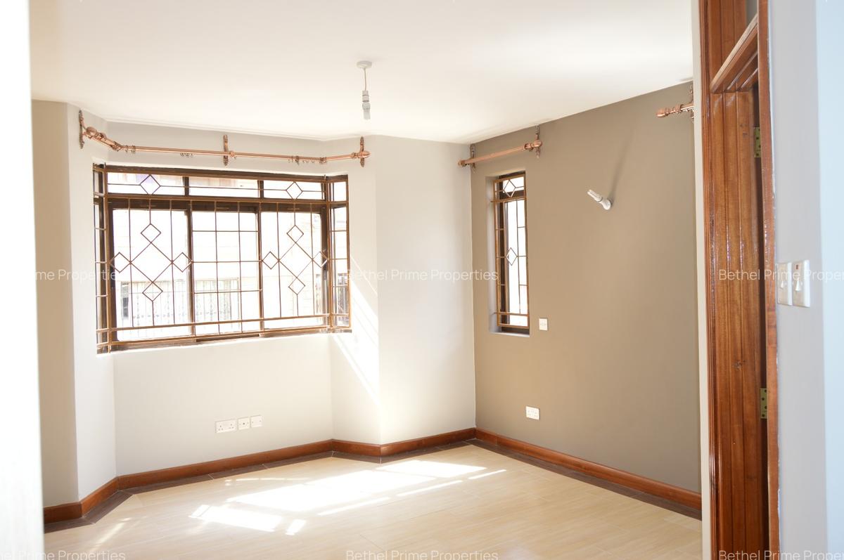 4 Bed Apartment with En Suite in Parklands - 13