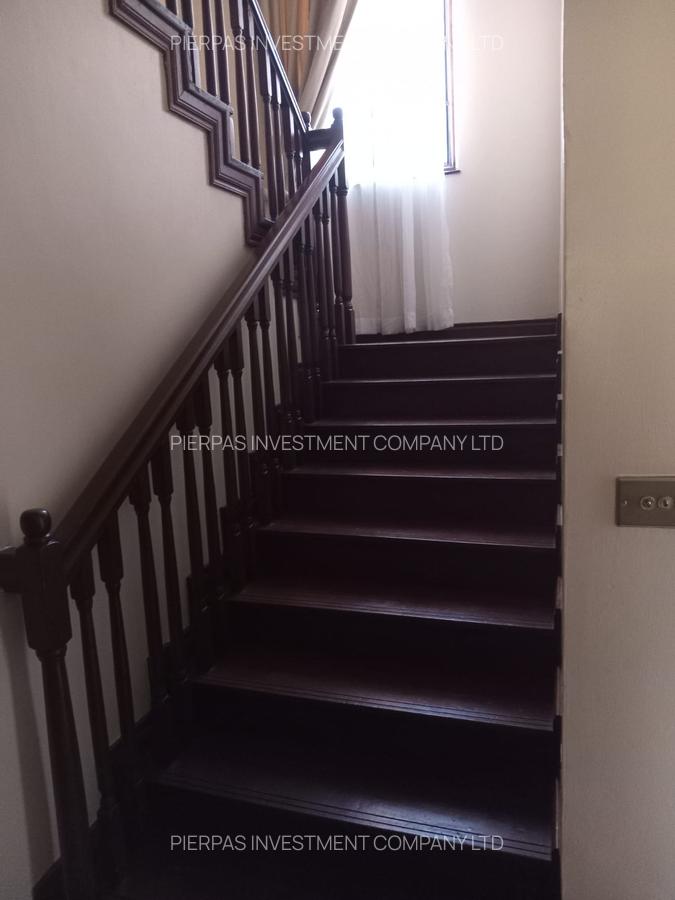 3 Bed Townhouse with En Suite in Ridgeways - 11