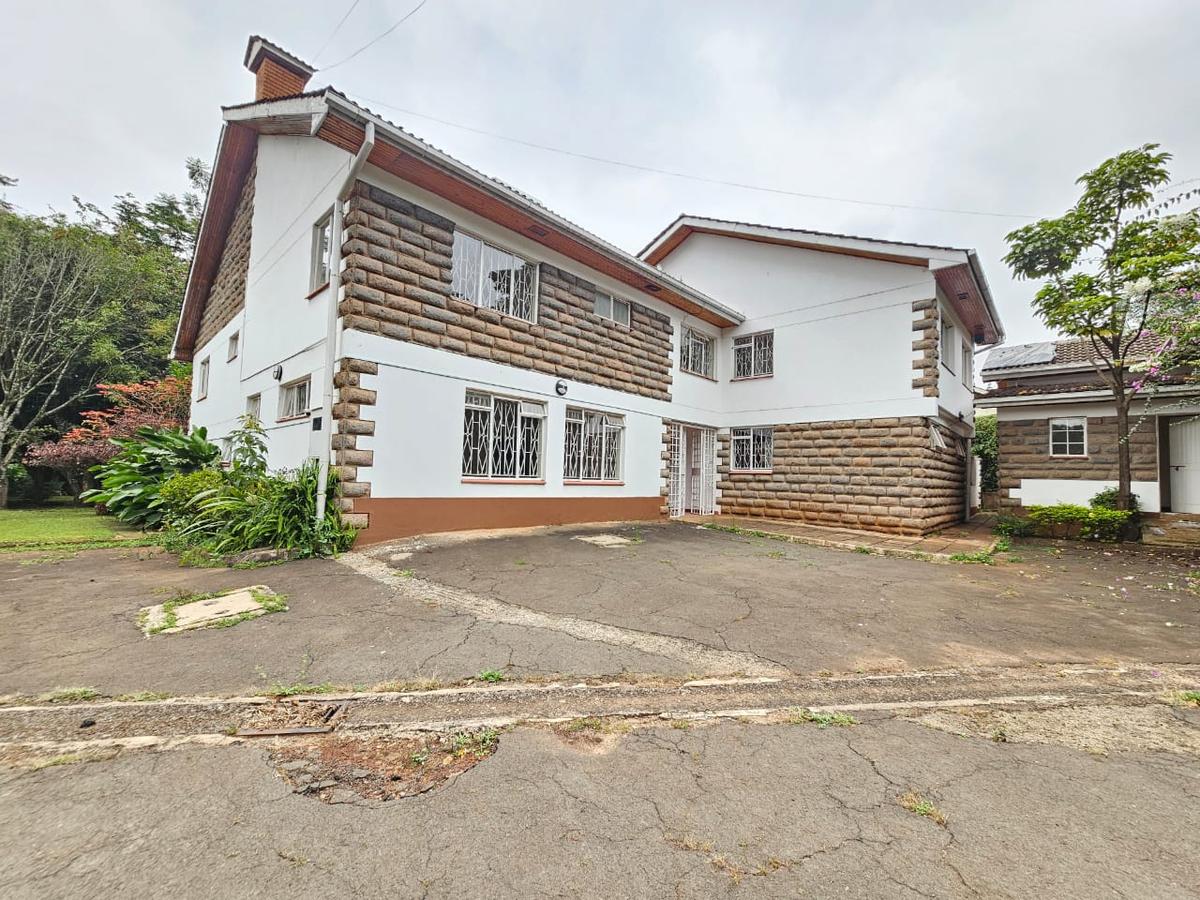 5 Bed House with En Suite in Kyuna - 1