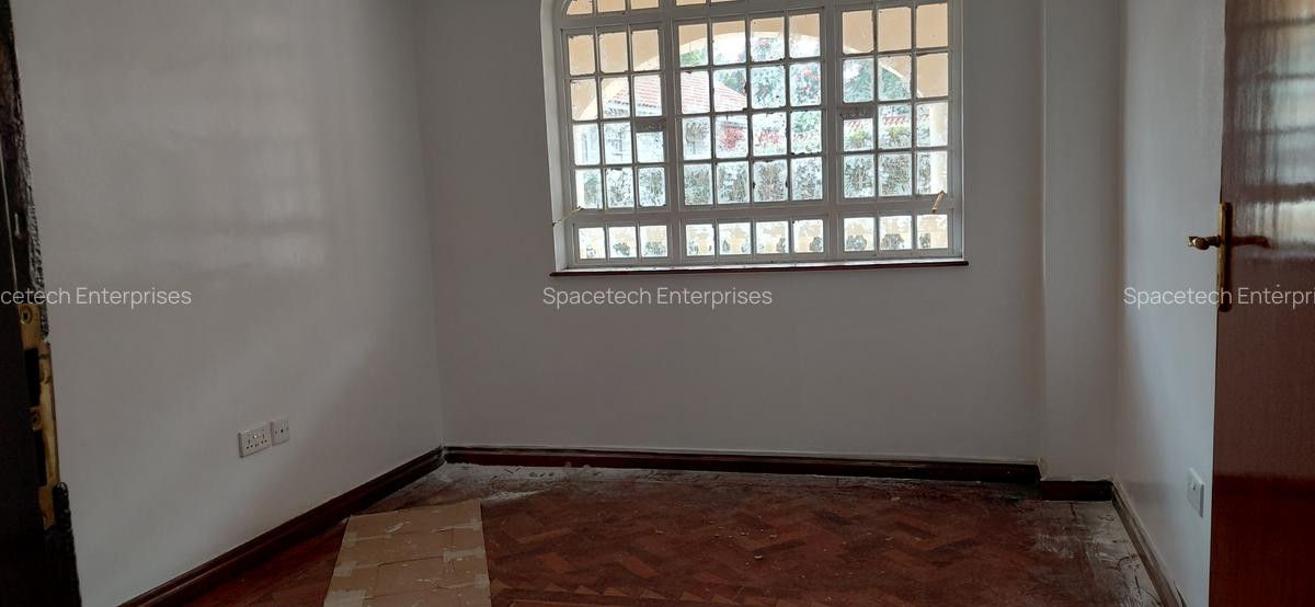 5 Bed House with En Suite in Nyari - 16