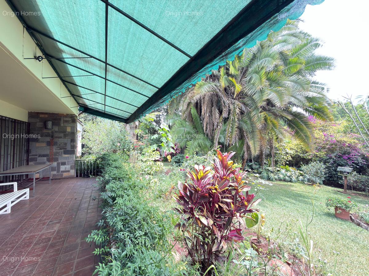 4 Bed House with En Suite at Lavington - 4