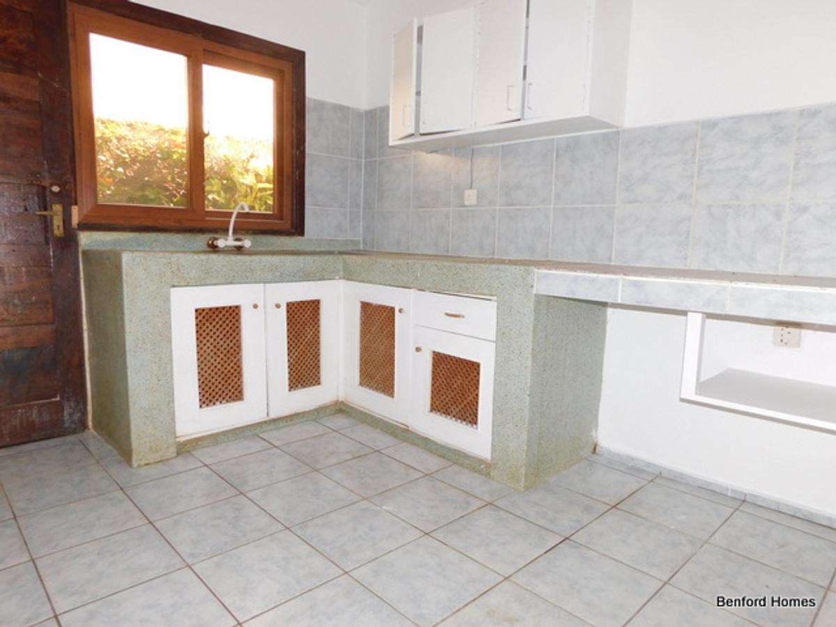 2 Bed Townhouse with Swimming Pool at Shanzu - 13