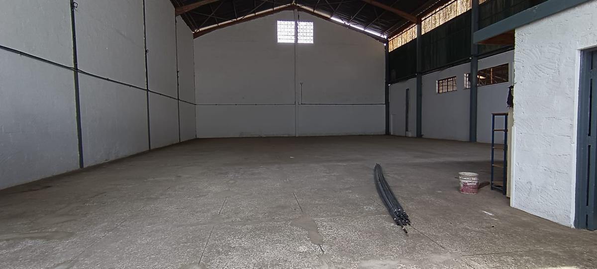 4,000 ft² Warehouse with Service Charge Included in Ruaraka - 4