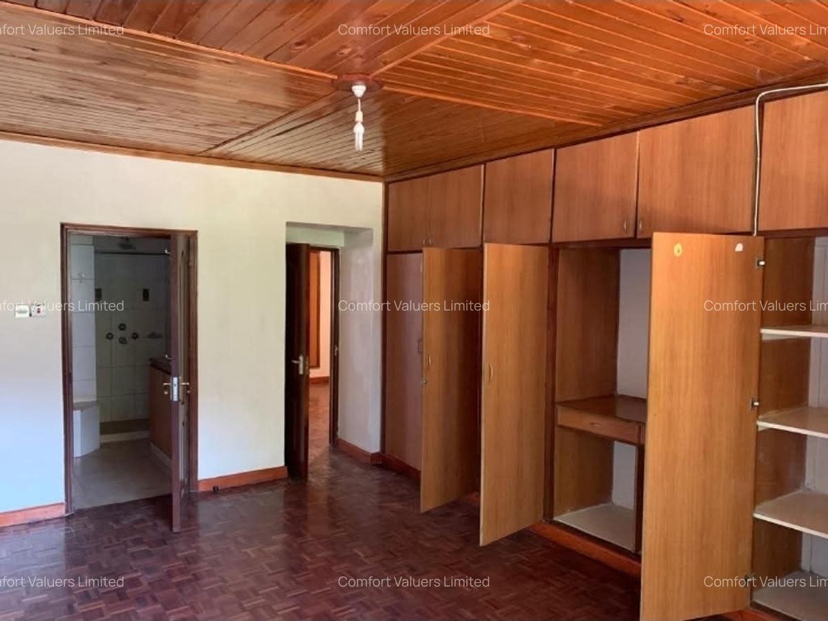 5 Bed Villa with En Suite at Lavington Green - 5