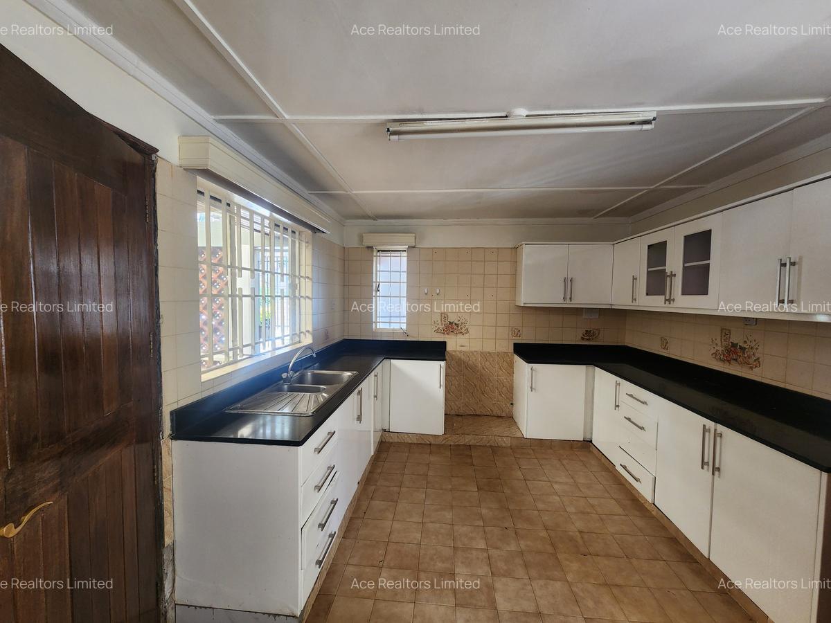 4 Bed Townhouse with En Suite at Laikipia Road - 3