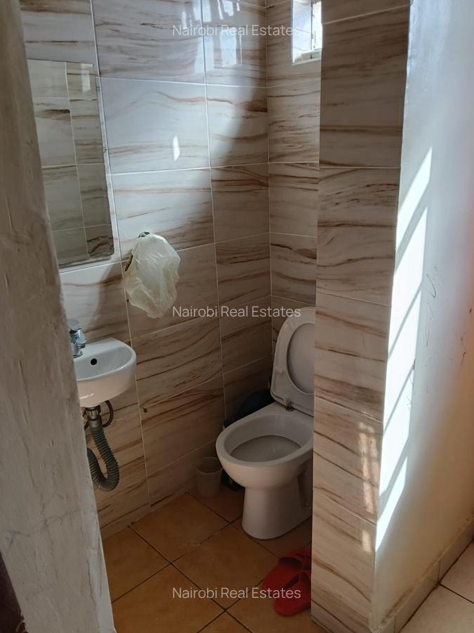 4 Bed House with En Suite in Donholm - 9