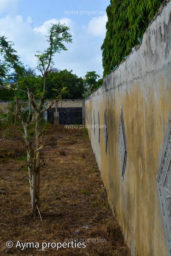1,012 m² Land at Palm Beach Road - 3