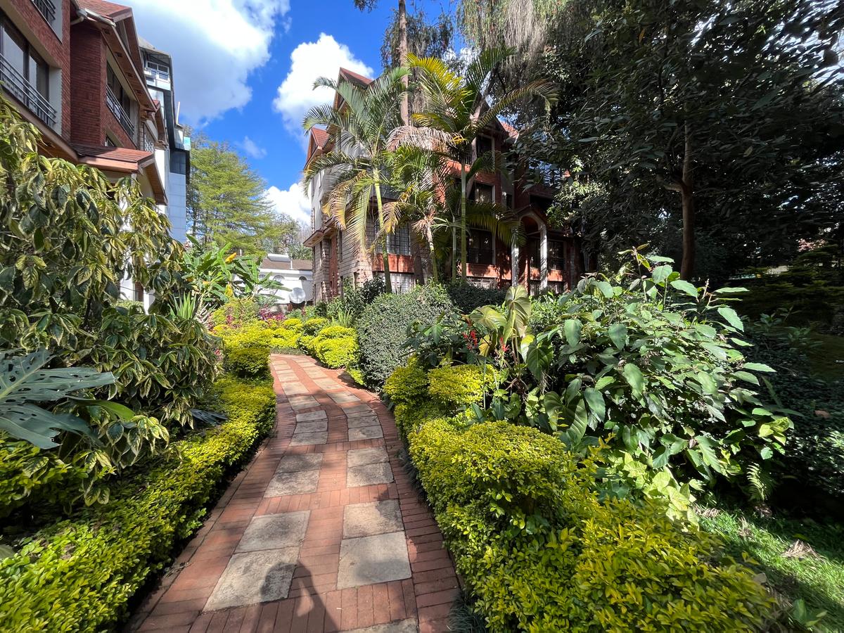 3 Bed Apartment with En Suite in Westlands Area - 1