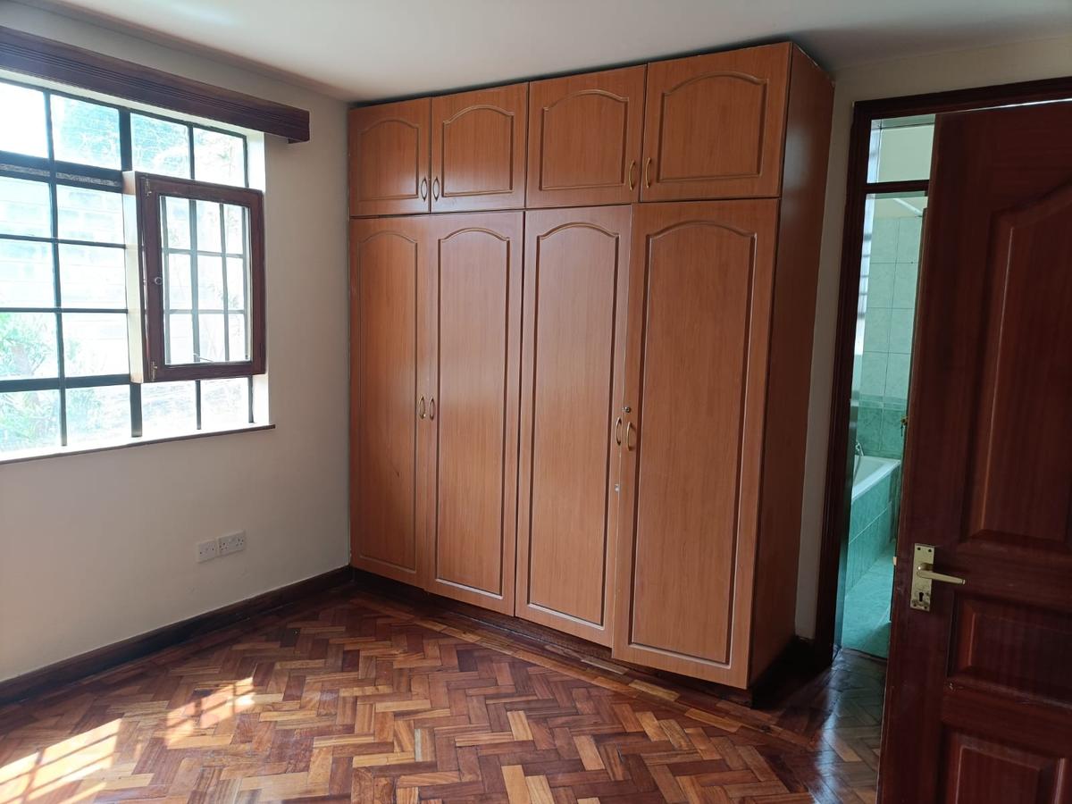 4 Bed House with En Suite in Runda - 18