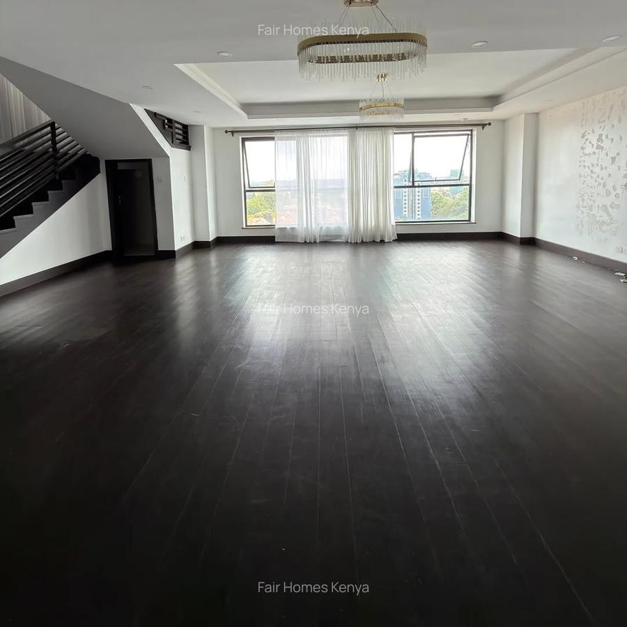 4 Bed Apartment with En Suite at Valley Arcade - 1