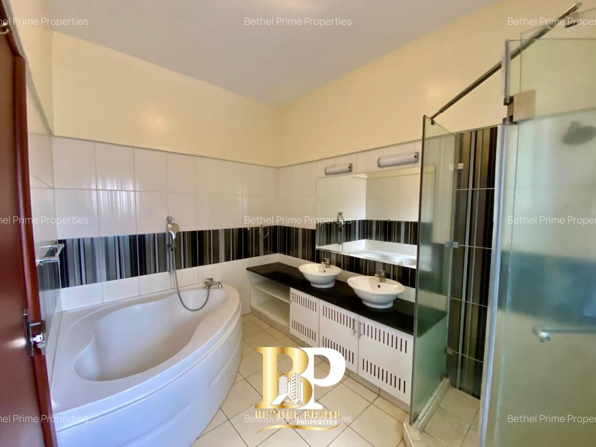 4 Bed Apartment with En Suite in Brookside - 16