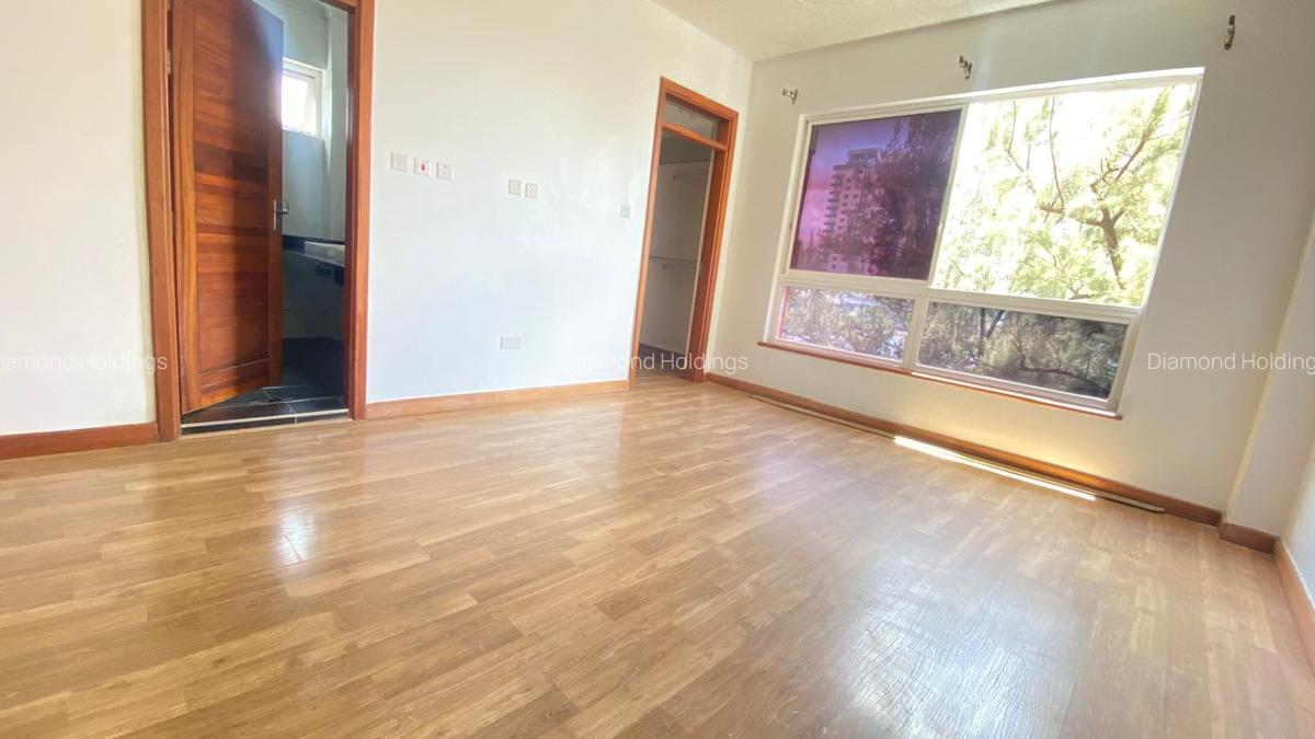 4 Bed Apartment with En Suite at Parklands - 6