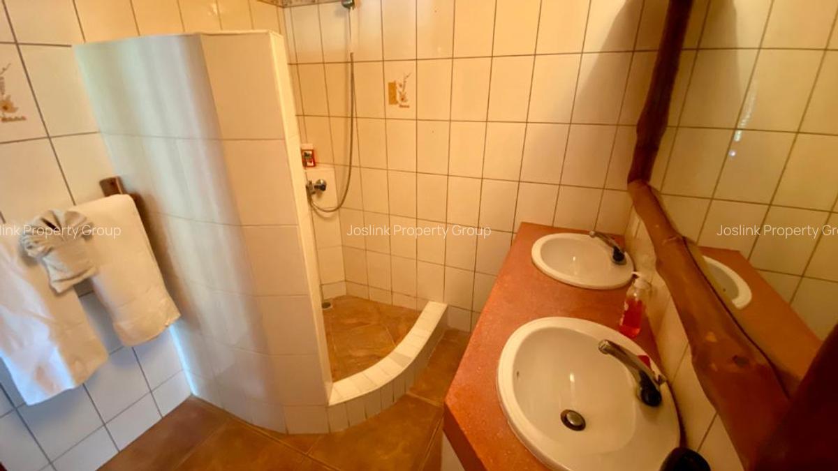 10 Bed Townhouse with En Suite at Mt Kenya - 17