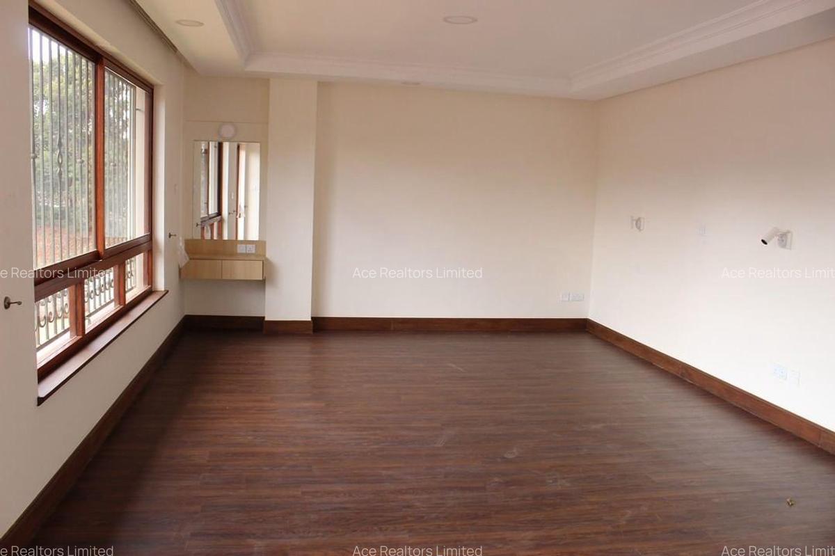 5 Bed House with En Suite at Spring Valley - 4