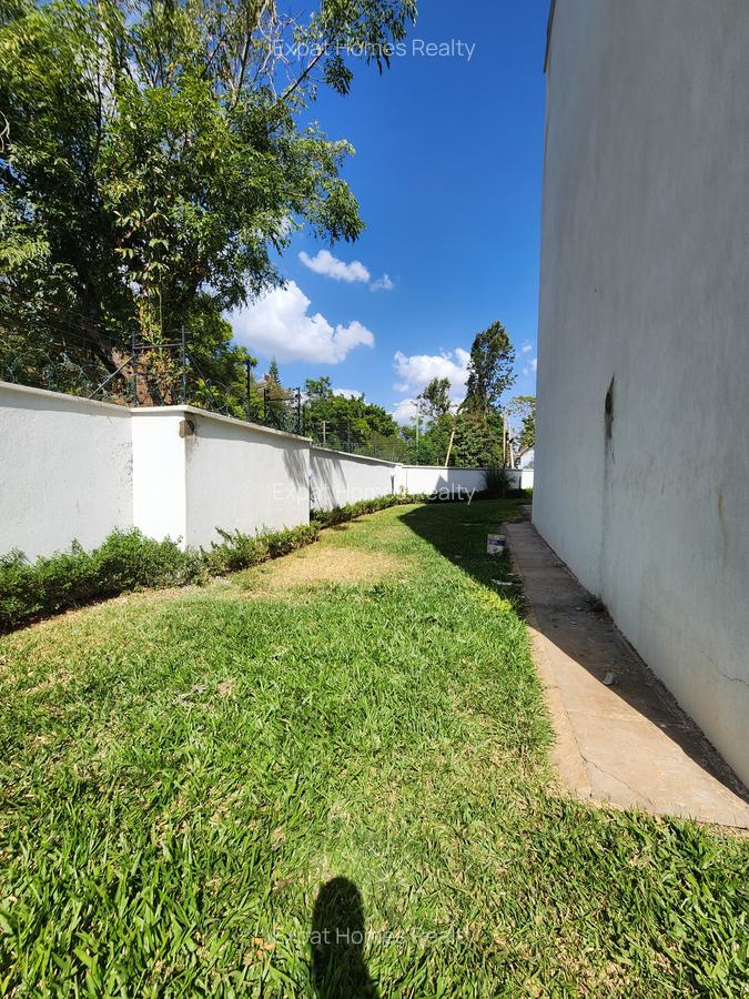 5 Bed Villa with En Suite in Lavington - 3
