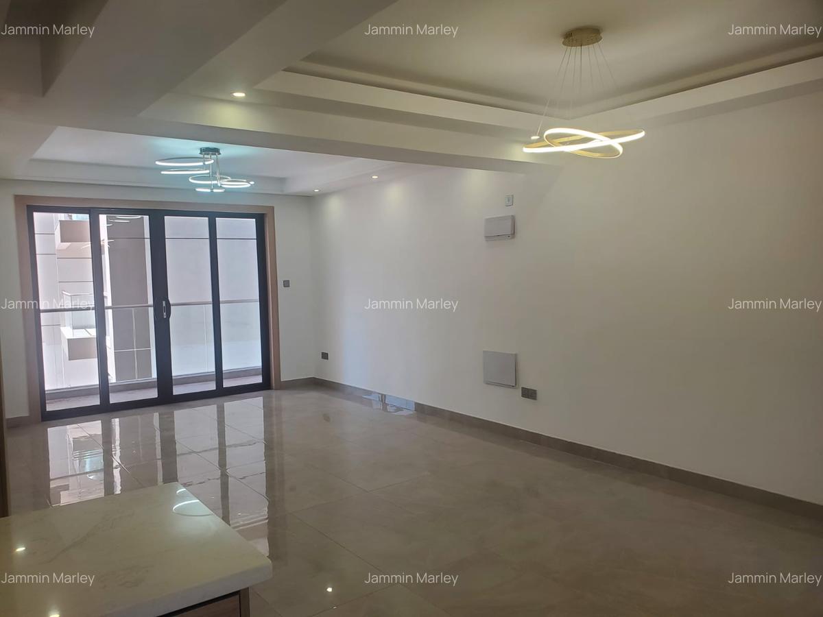 3 Bed Apartment with En Suite at Riverside Drive - 5