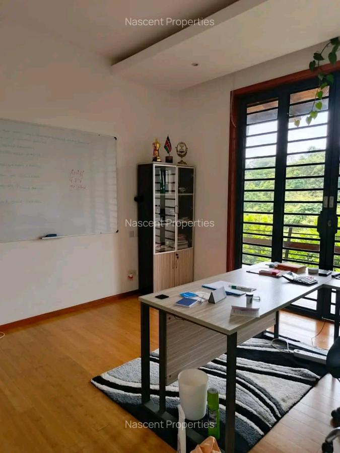 4 Bed House with En Suite in Rosslyn - 7